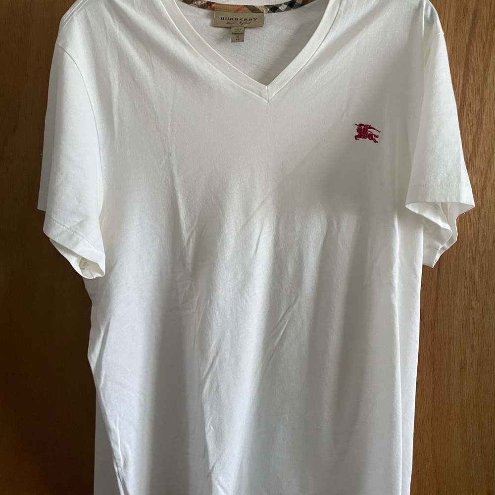 ** SOLD ** Burberry T-Shirt Mens  White V-Neck Knight Red Logo Stretch Cotton XL